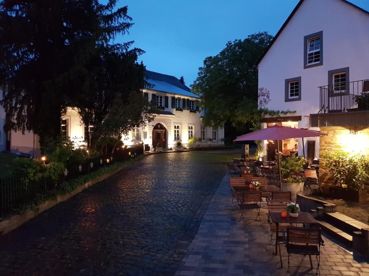 ホテル Karolingerhof Kröv エクステリア 写真